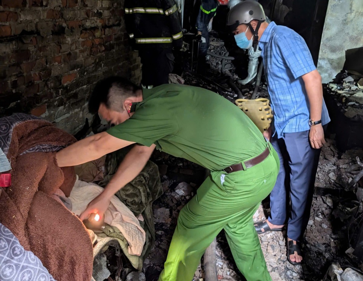 Chủ tịch UBND thành phố Hà Nội trực tiếp chỉ đạo khắc phục hậu quả vụ cháy tại phố Kim Hoa Chủ tịch UBND thành phố Hà Nội trực tiếp chỉ đạo khắc phục hậu quả vụ cháy tại phố Kim Hoa