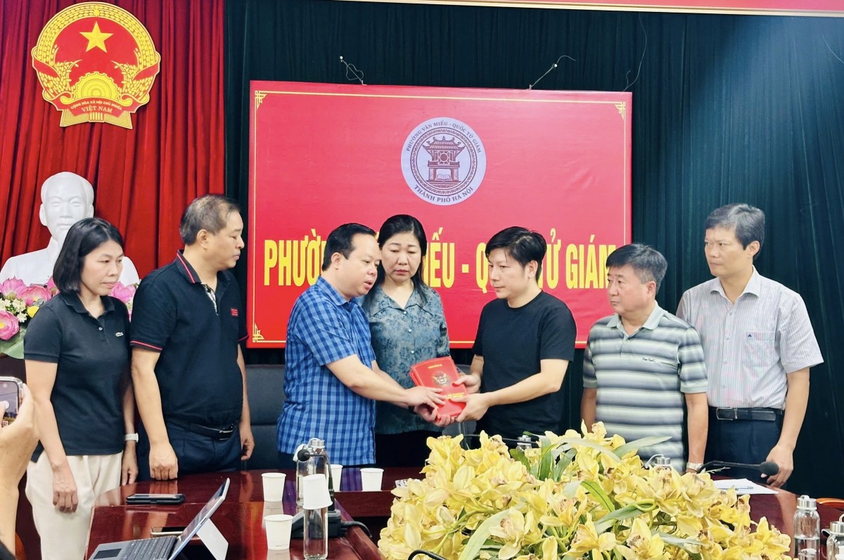 Chủ tịch Ủy ban MTTQ Việt Nam Thành phố Nguyễn Lan Hương thăm hỏi gia đình nạn nhân vụ cháy tại Kim Hoa Chủ tịch Ủy ban MTTQ Việt Nam Thành phố Nguyễn Lan Hương thăm hỏi gia đình nạn nhân vụ cháy tại Kim Hoa