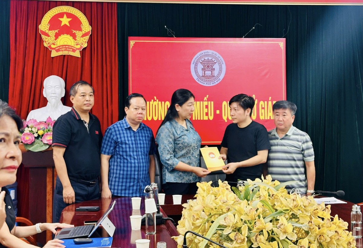 Chủ tịch Ủy ban MTTQ Việt Nam Thành phố Nguyễn Lan Hương thăm hỏi gia đình nạn nhân vụ cháy tại Kim Hoa Chủ tịch Ủy ban MTTQ Việt Nam Thành phố Nguyễn Lan Hương thăm hỏi gia đình nạn nhân vụ cháy tại Kim Hoa