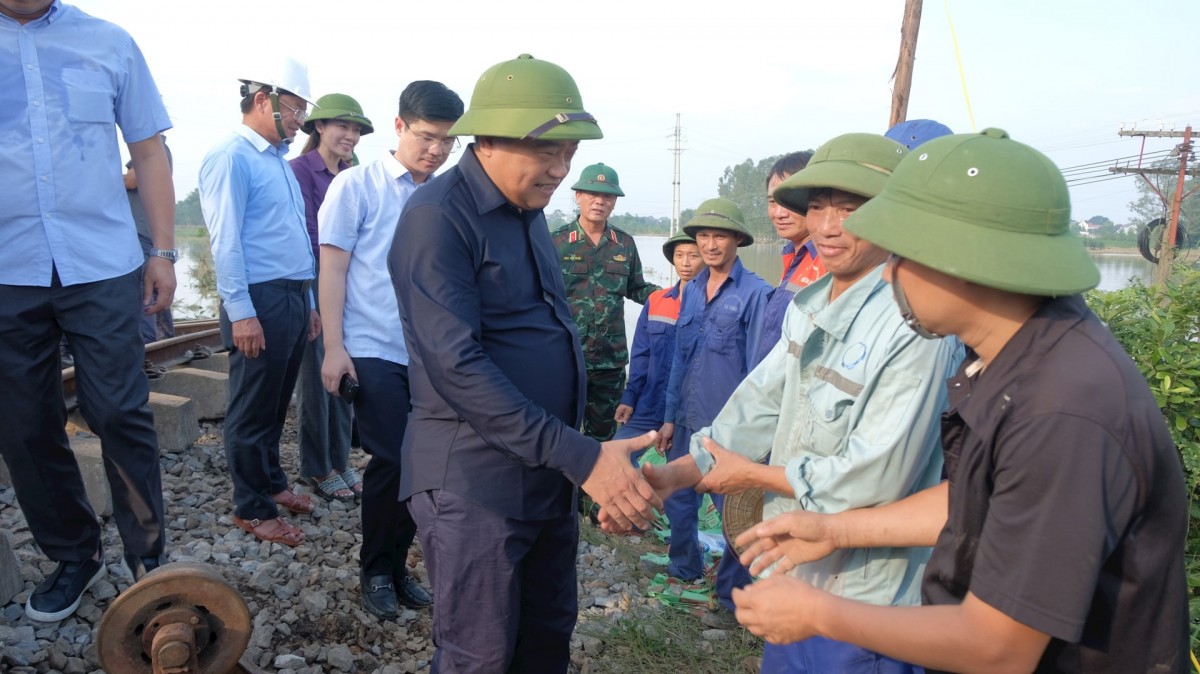 Khẩn trương khắc phục hậu quả sau lũ tại xã Đa Phúc và Trung Giã Khẩn trương khắc phục hậu quả sau lũ tại xã Đa Phúc và Trung Giã