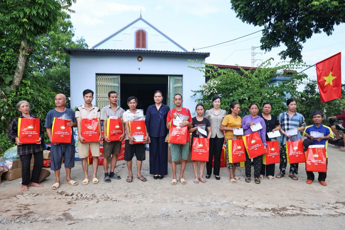 Lãnh đạo Ủy ban Trung ương MTTQ Việt Nam thăm hỏi, trao hỗ trợ tới nhân dân tỉnh Thái Nguyên Lãnh đạo Ủy ban Trung ương MTTQ Việt Nam thăm hỏi, trao hỗ trợ tới nhân dân tỉnh Thái Nguyên