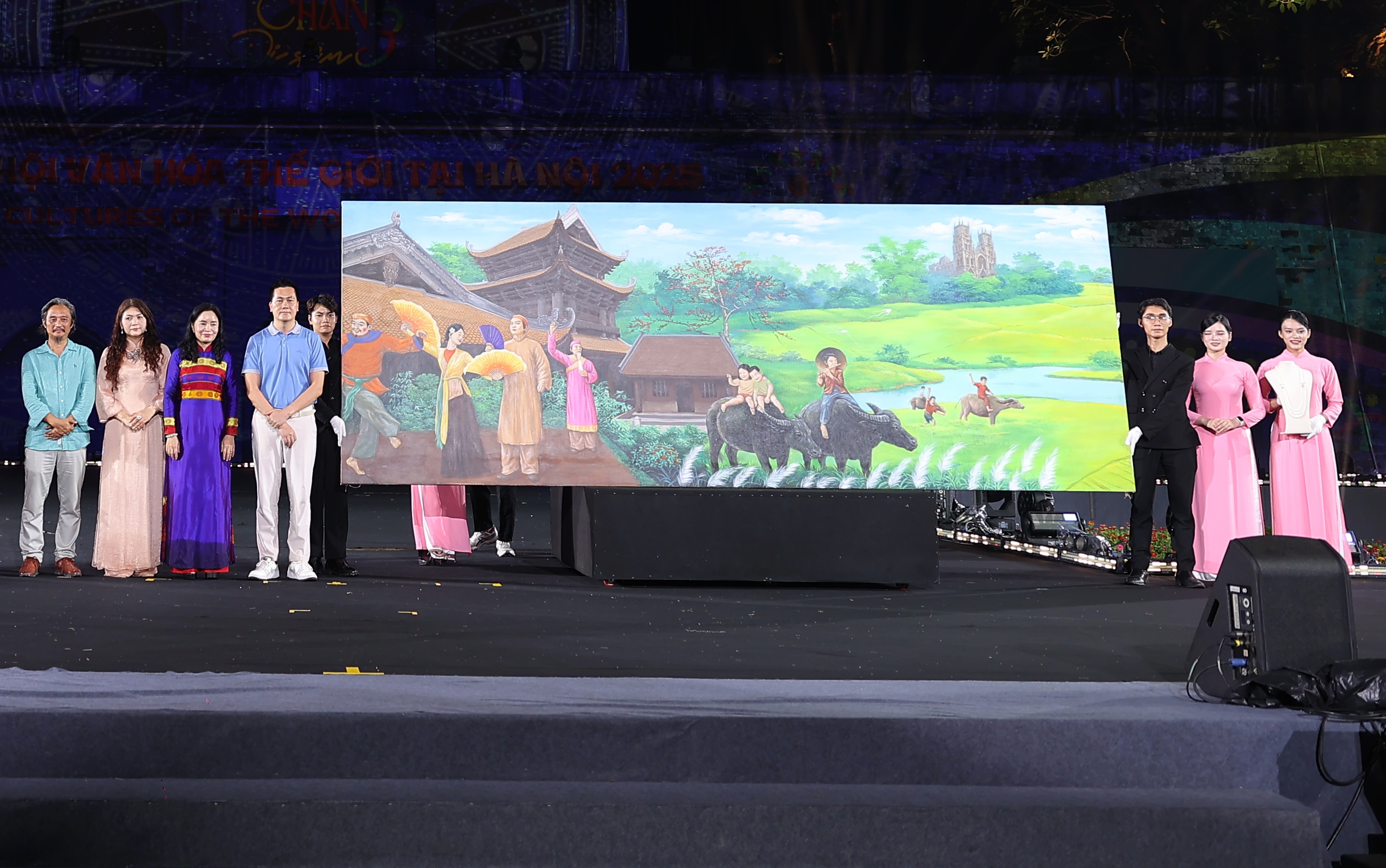 Lễ hội Văn hóa thế giới tại Hà Nội quyên góp 2,5 tỷ đồng ủng hộ đồng bào vùng lũ