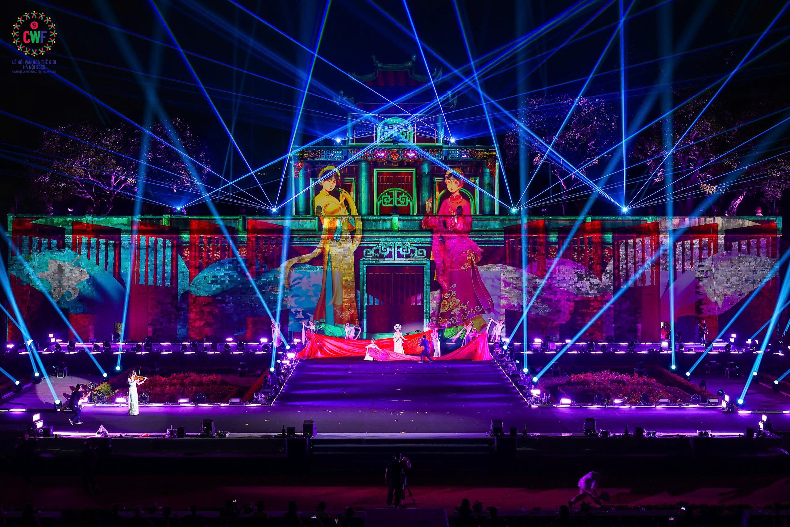 Lễ hội Văn hóa thế giới tại Hà Nội quyên góp 2,5 tỷ đồng ủng hộ đồng bào vùng lũ