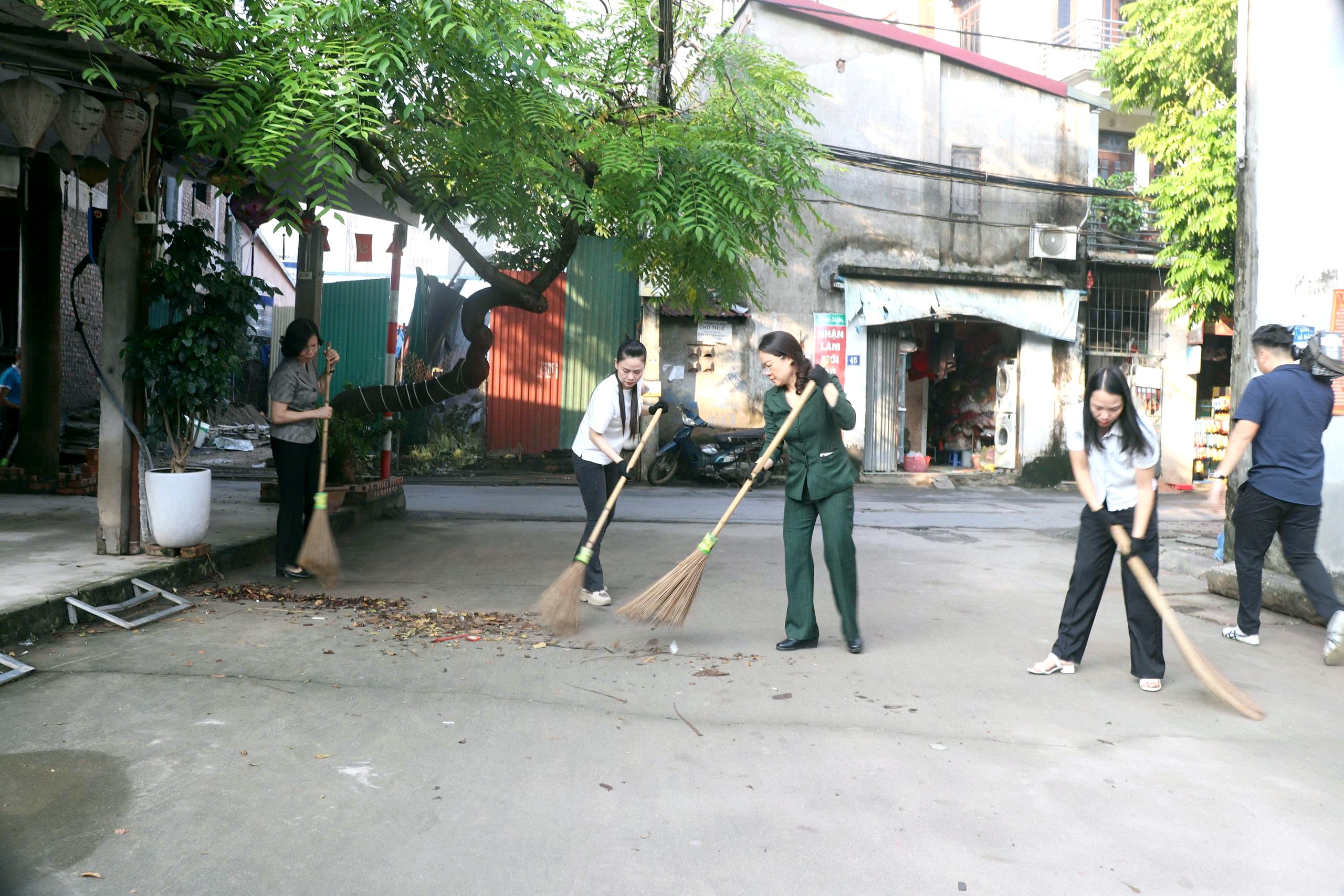 Phường Tây Tựu ra quân “Ngày Chủ nhật xanh”: Lan tỏa tinh thần vì môi trường xanh - sạch - đẹp