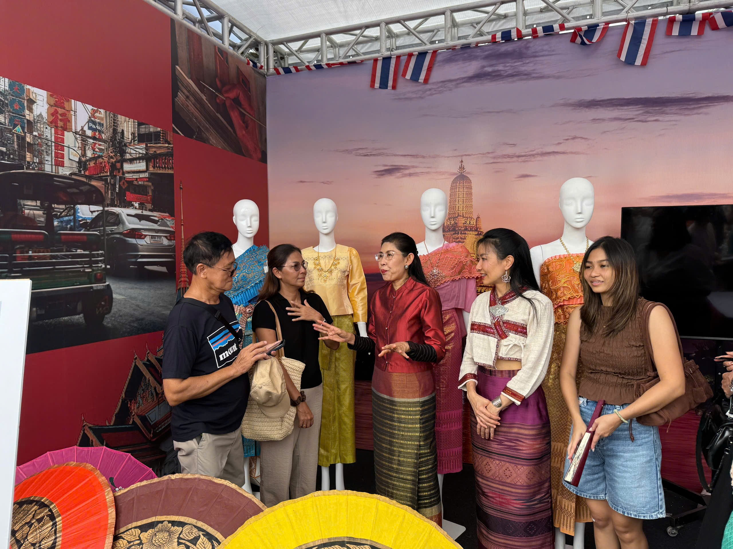 Lễ hội Văn hóa Thế giới tại Hà Nội lần thứ nhất thu hút 1 triệu lượt khách tham dự Lễ hội Văn hóa Thế giới tại Hà Nội lần thứ nhất thu hút 1 triệu lượt khách tham dự