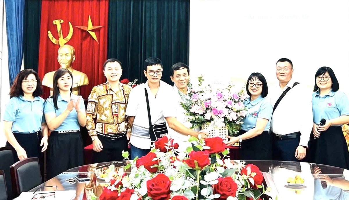 Trường Tiểu học Phương Mai: Phát huy dân chủ, xây dựng môi trường giáo dục hạnh phúc, đoàn kết Trường Tiểu học Phương Mai: Phát huy dân chủ, xây dựng môi trường giáo dục hạnh phúc, đoàn kết