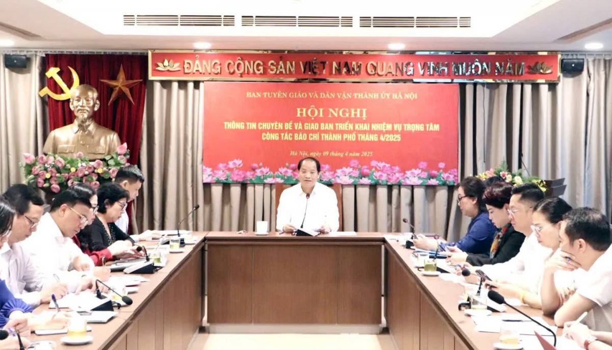 Ủy viên Ban Thường vụ Thành ủy, Trưởng ban Tuyên giáo và Dân vận Thành ủy Hà Nội Nguyễn Doãn Toản chủ trì hội nghị.