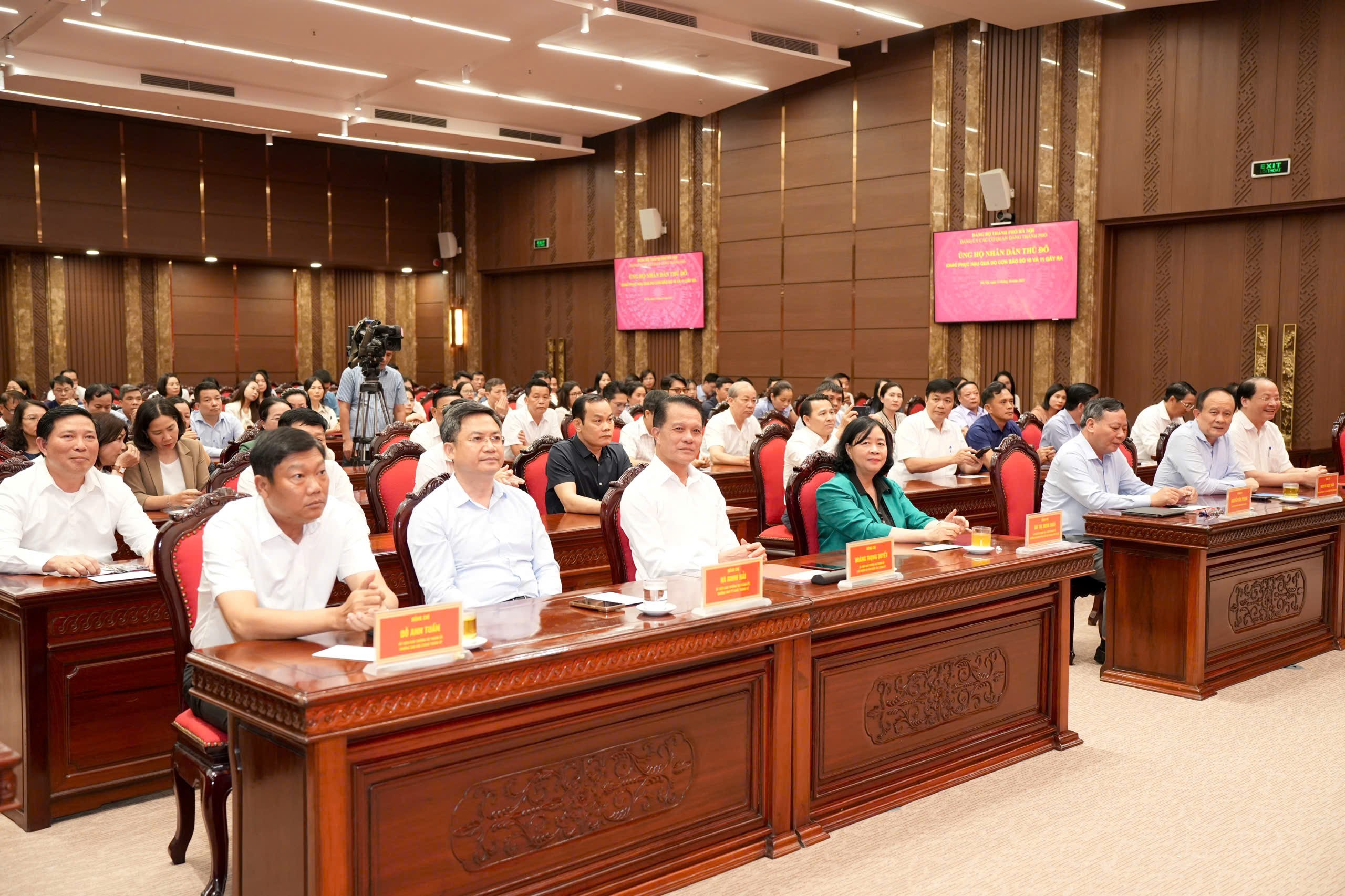 Đảng ủy các Cơ quan Đảng thành phố Hà Nội quyên góp ủng hộ Nhân dân Thủ đô khắc phục hậu quả bão lũ