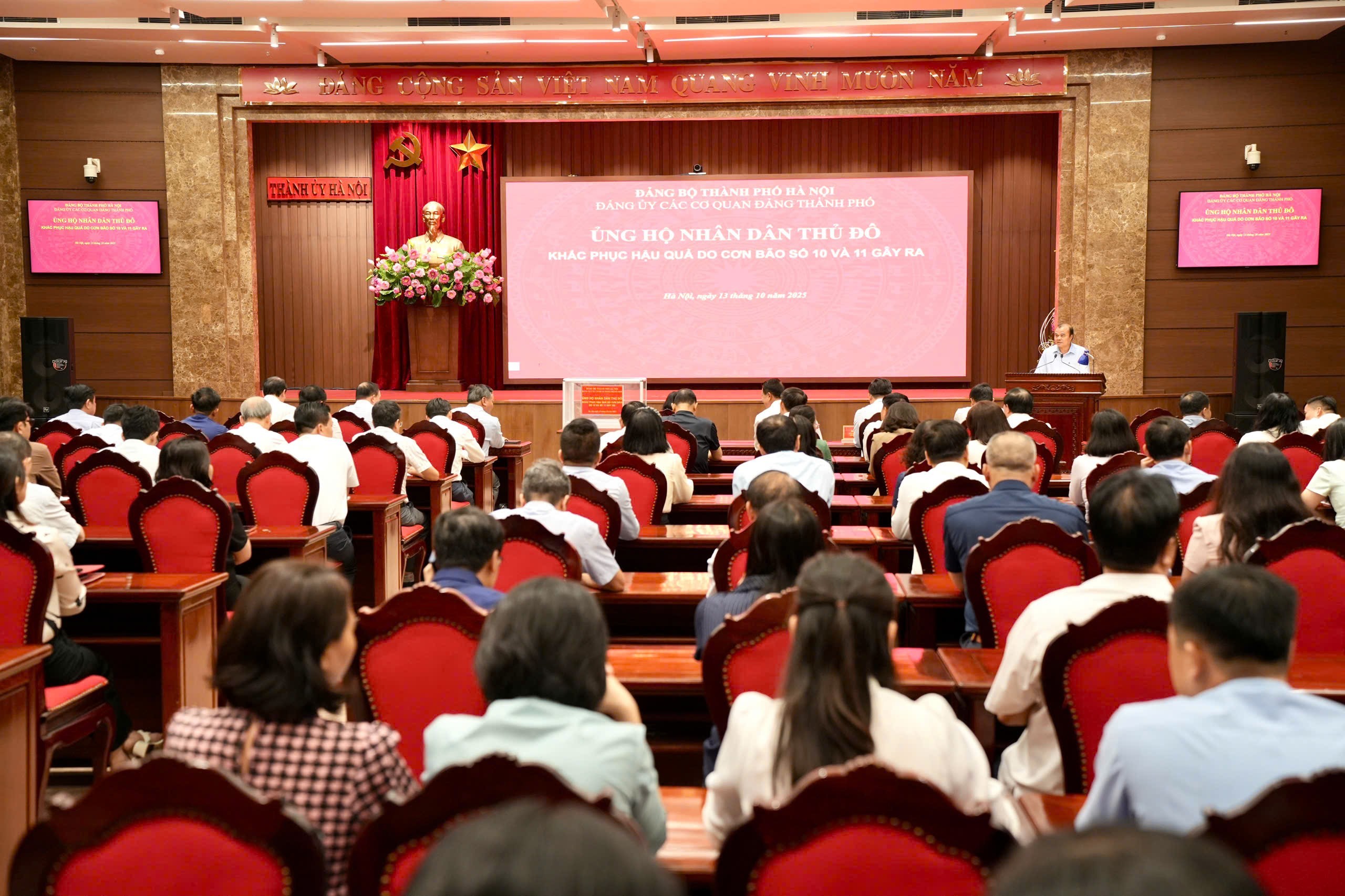 Đảng ủy các Cơ quan Đảng thành phố Hà Nội quyên góp ủng hộ Nhân dân Thủ đô khắc phục hậu quả bão lũ