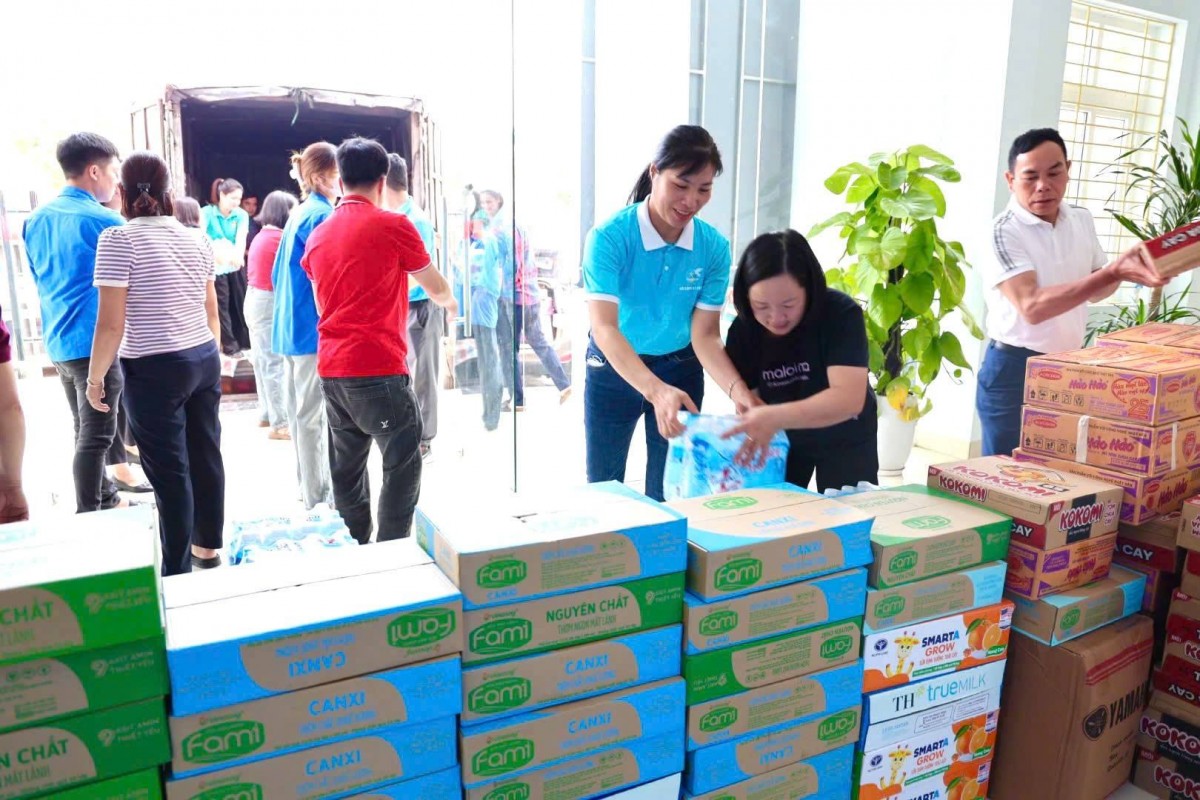 Hòa Xá chung tay giúp đỡ đồng bào bị ảnh hưởng bởi bão số 10 và 11 Xã Hòa Xá chung tay giúp đỡ đồng bào bị ảnh hưởng bởi bão số 10 và 11