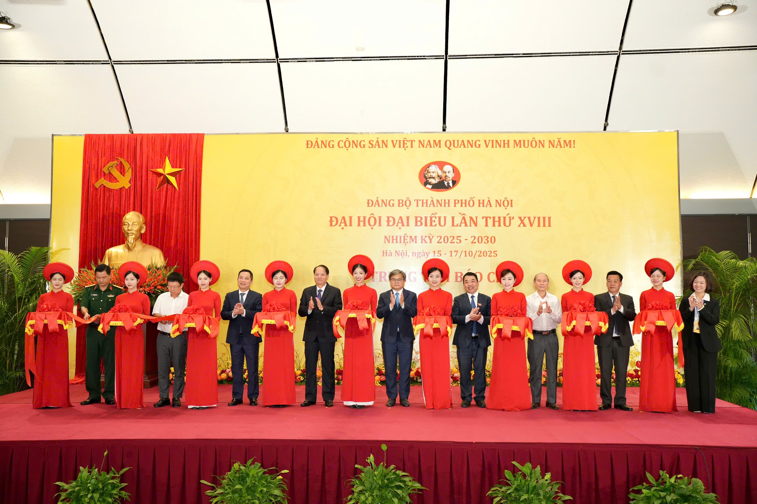 Khai trương Trung tâm báo chí Đại hội XVIII Đảng bộ thành phố Hà Nội