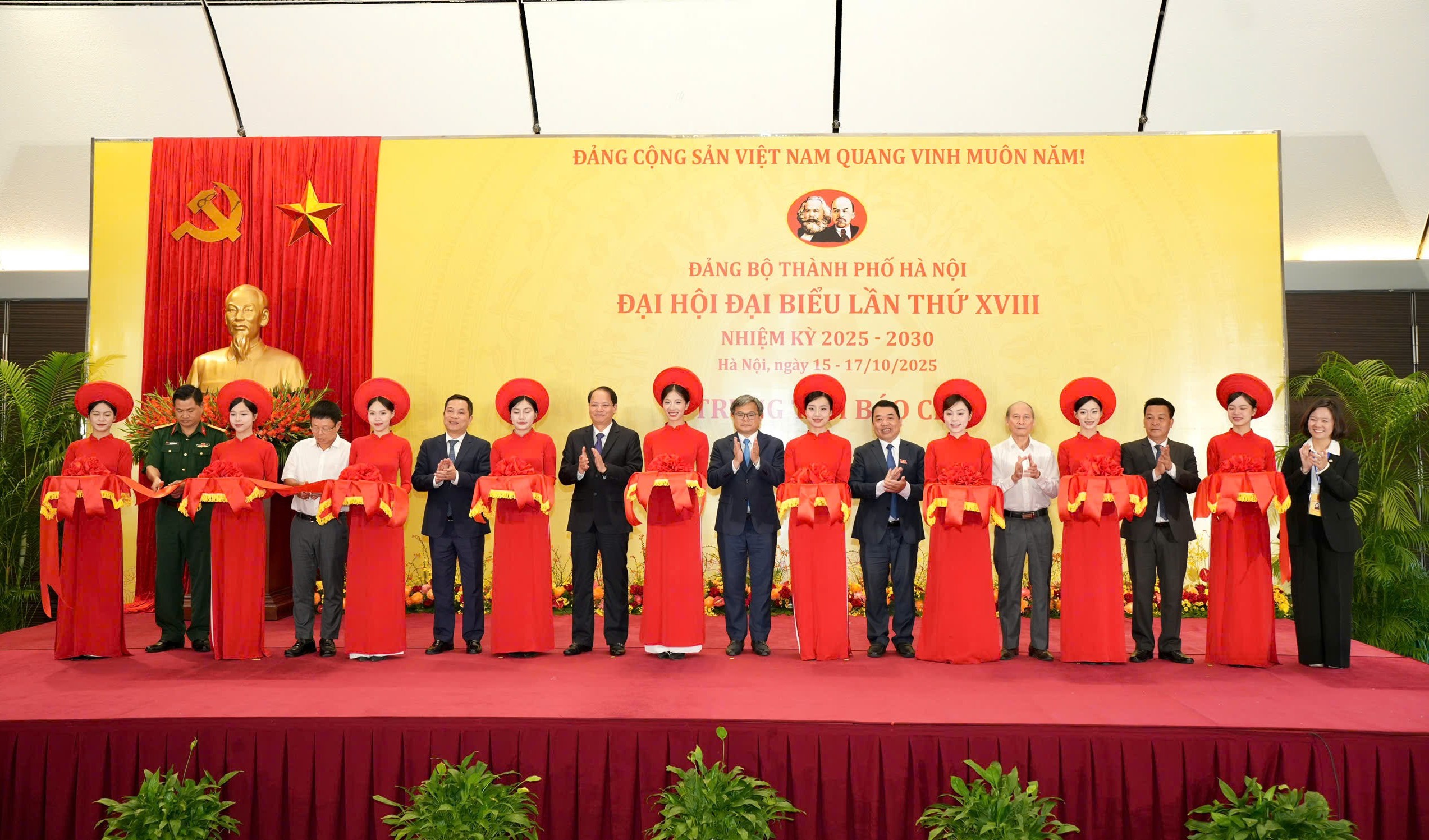 Khai trương Trung tâm báo chí Đại hội XVIII Đảng bộ thành phố Hà Nội