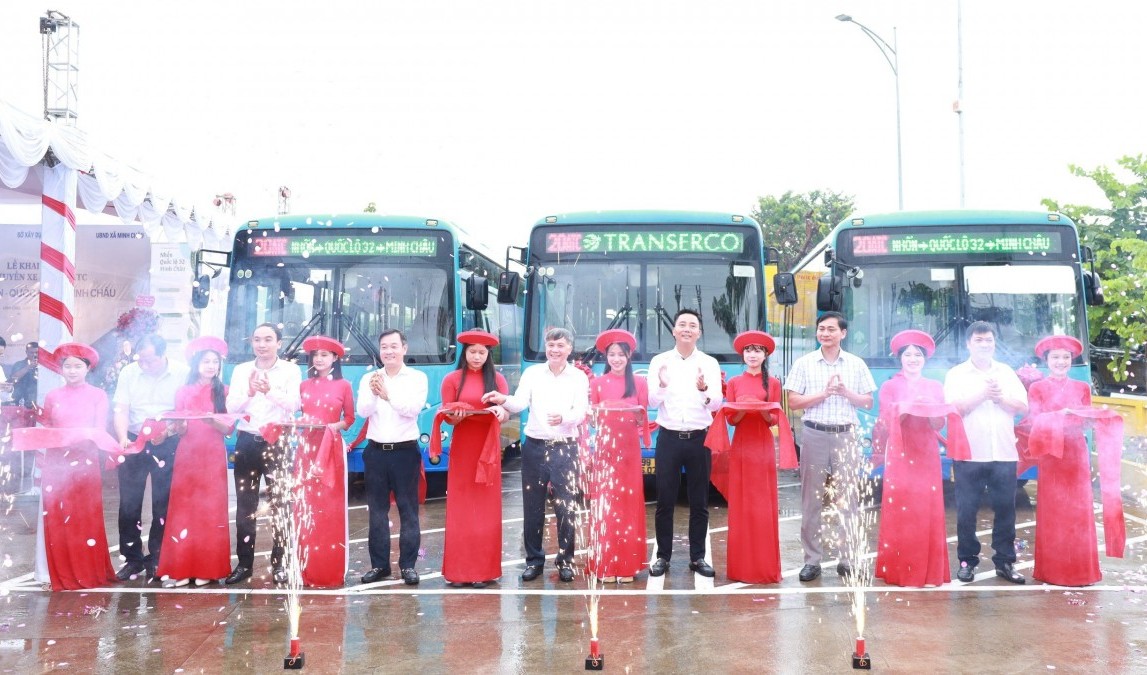 Khai trương tuyến xe buýt 20ATC kết nối xã đảo Minh Châu với trung tâm Thủ đô Hà Nội