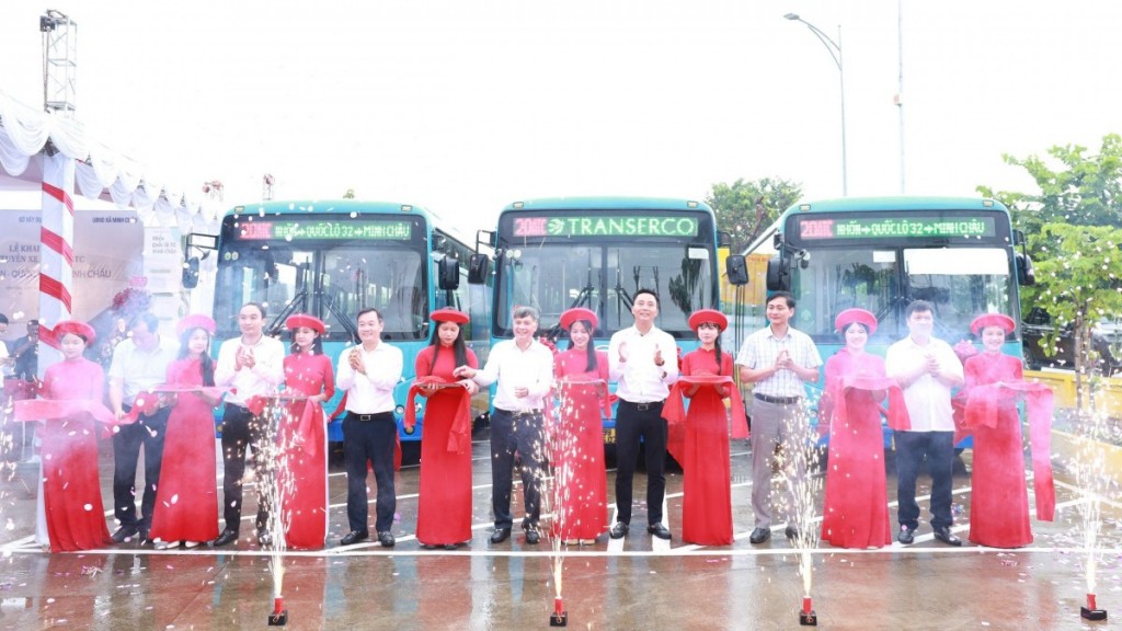 Khai trương tuyến xe buýt 20ATC kết nối xã đảo Minh Châu với trung tâm Thủ đô Hà Nội