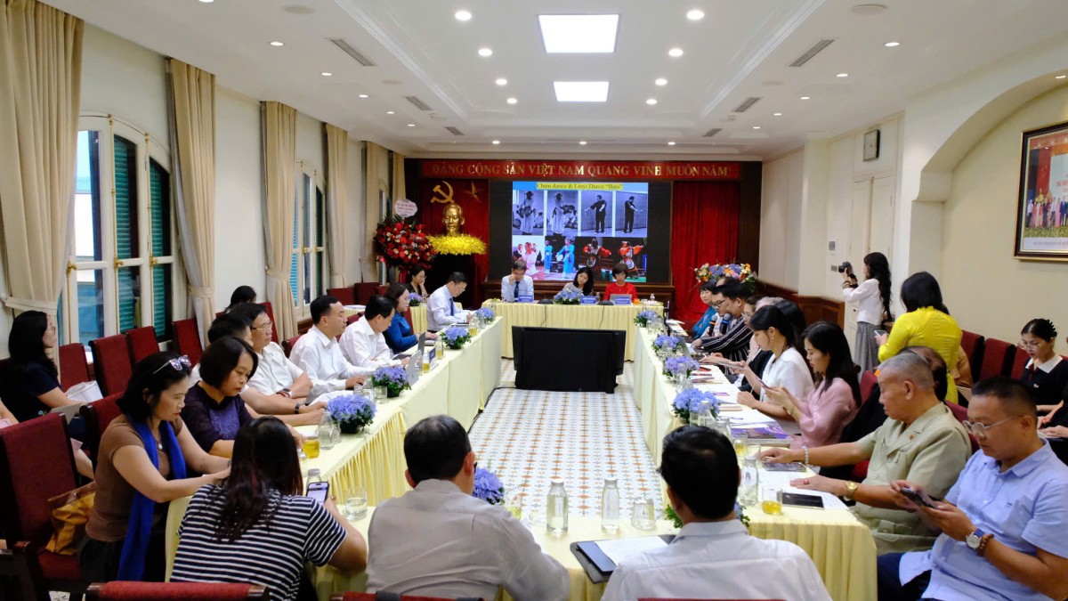 Hội thảo văn hóa phát triển nghệ thuật trong bối cảnh toàn cầu hóa Hội thảo văn hóa phát triển nghệ thuật trong bối cảnh toàn cầu hóa