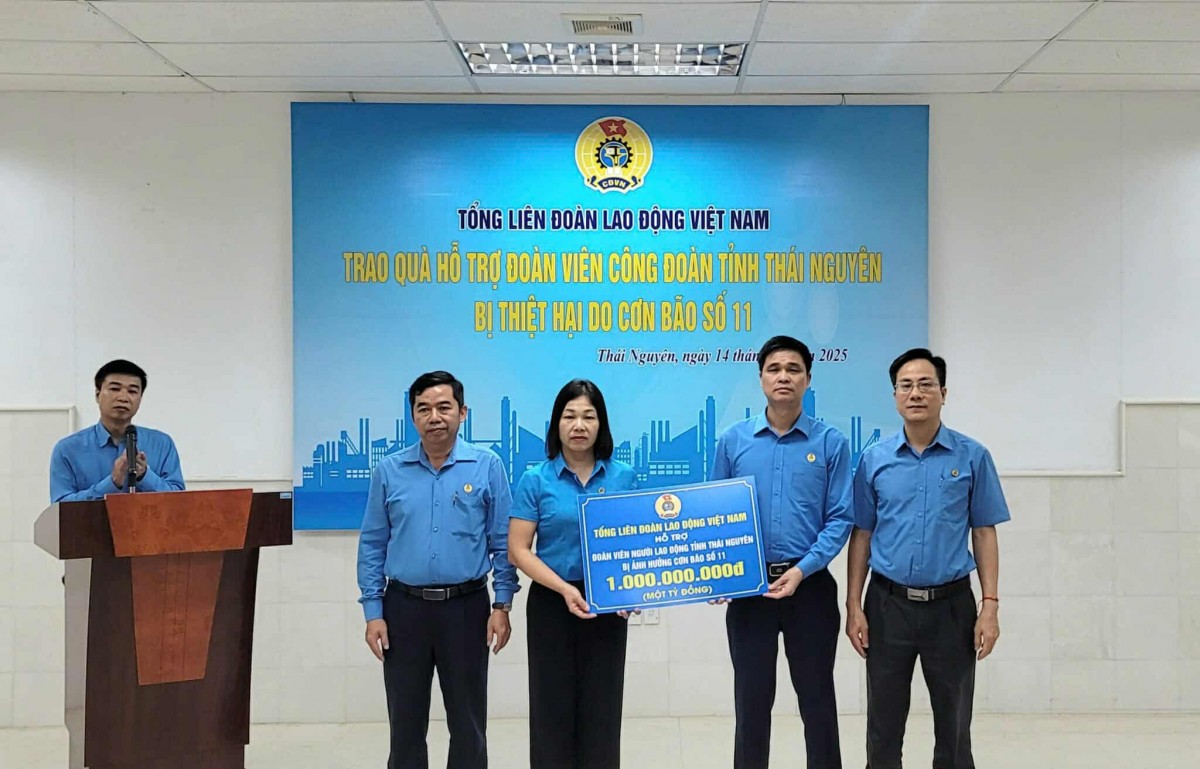 Lãnh đạo Tổng LĐLĐ Việt Nam trao quà hỗ trợ đoàn viên Công đoàn tỉnh Thái Nguyên Lãnh đạo Tổng LĐLĐ Việt Nam trao quà hỗ trợ đoàn viên Công đoàn tỉnh Thái Nguyên