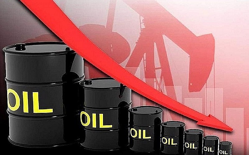 Giá xăng dầu hôm nay 15/10/2025: Đột ngột giảm mạnh