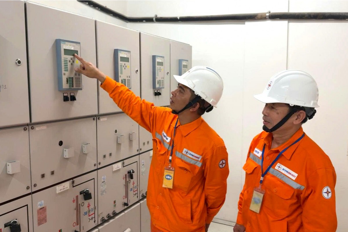 EVNHANOI huy động hơn 200 ca trực đảm bảo cấp điện an toàn, ổn định phục vụ Đại hội Đảng bộ thành phố Hà Nội EVNHANOI đảm bảo cấp điện an toàn, ổn định phục vụ Đại hội Đảng bộ thành phố Hà Nội
