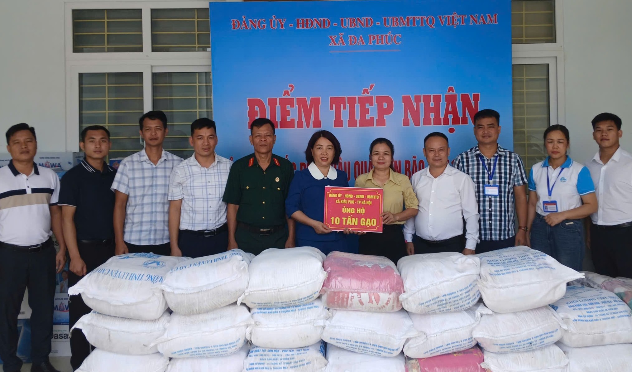 Kiều Phú trao tặng 10 tấn gạo hỗ trợ Nhân dân xã Đa Phúc khắc phục hậu quả bão lũ