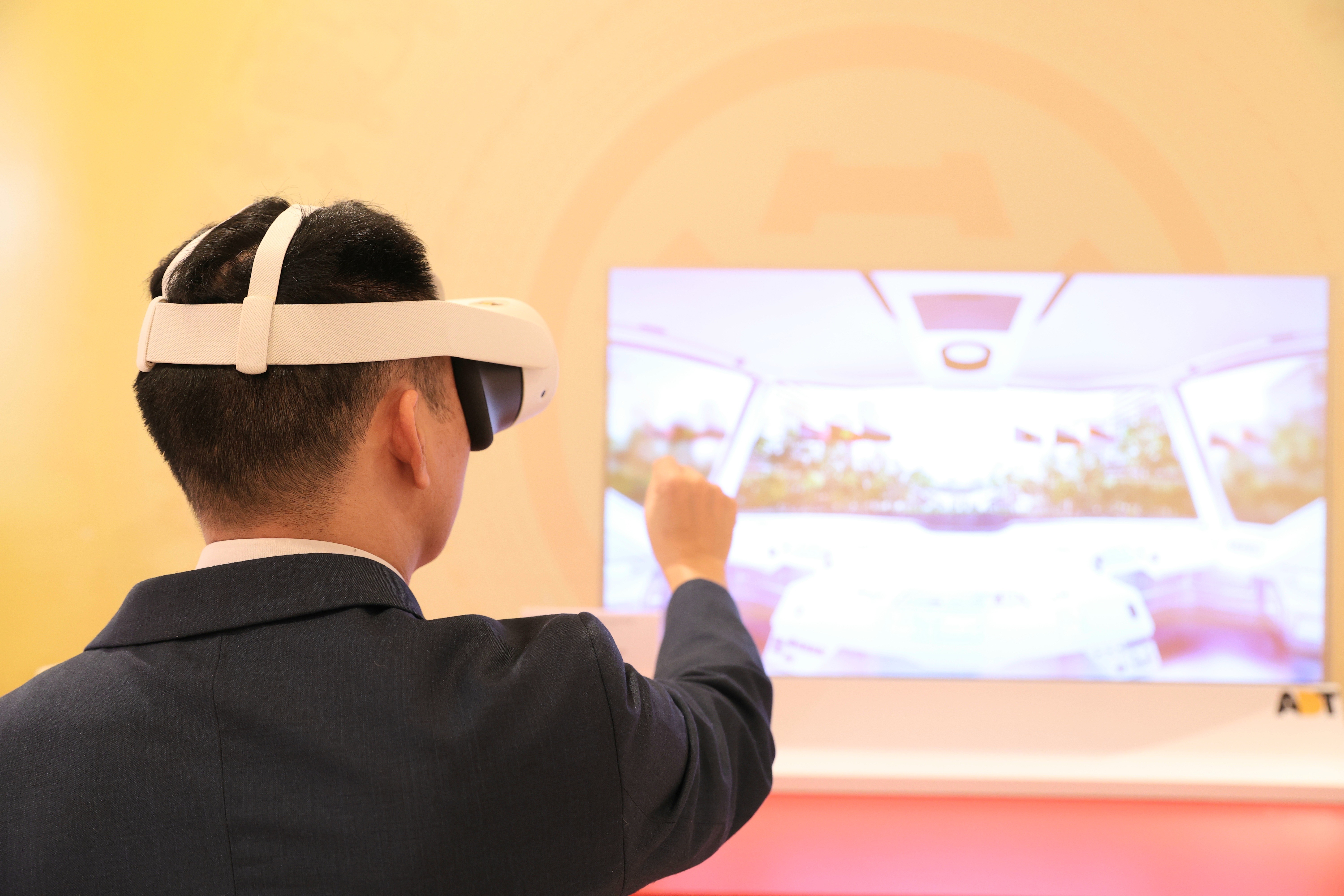 Trải nghiệm công nghệ số về quá trình xây dựng và phát triển của Thủ đô Trải nghiệm công nghệ số về quá trình xây dựng và phát triển của Thủ đô