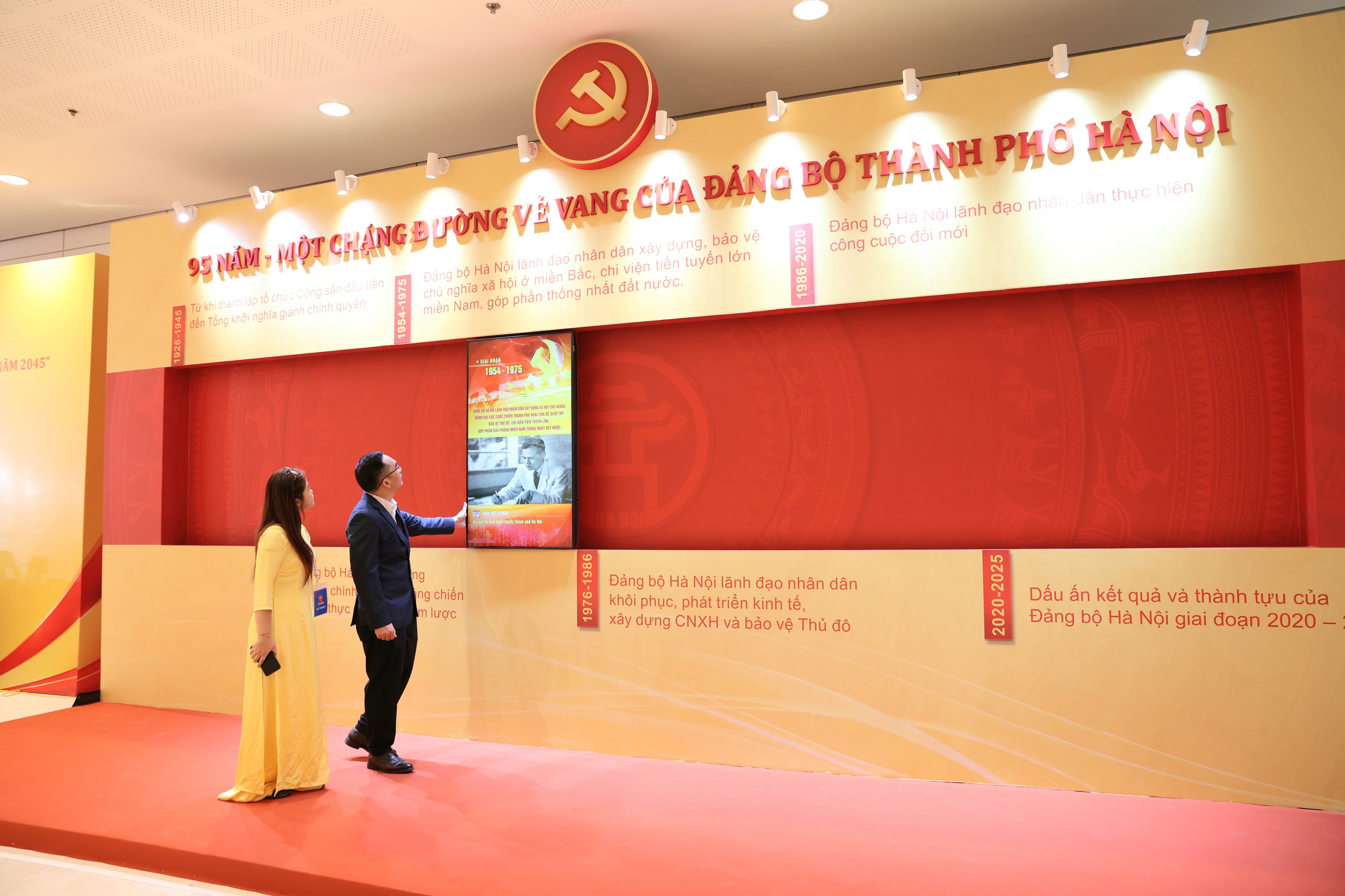 Trải nghiệm công nghệ số về quá trình xây dựng và phát triển của Thủ đô Trải nghiệm công nghệ số về quá trình xây dựng và phát triển của Thủ đô