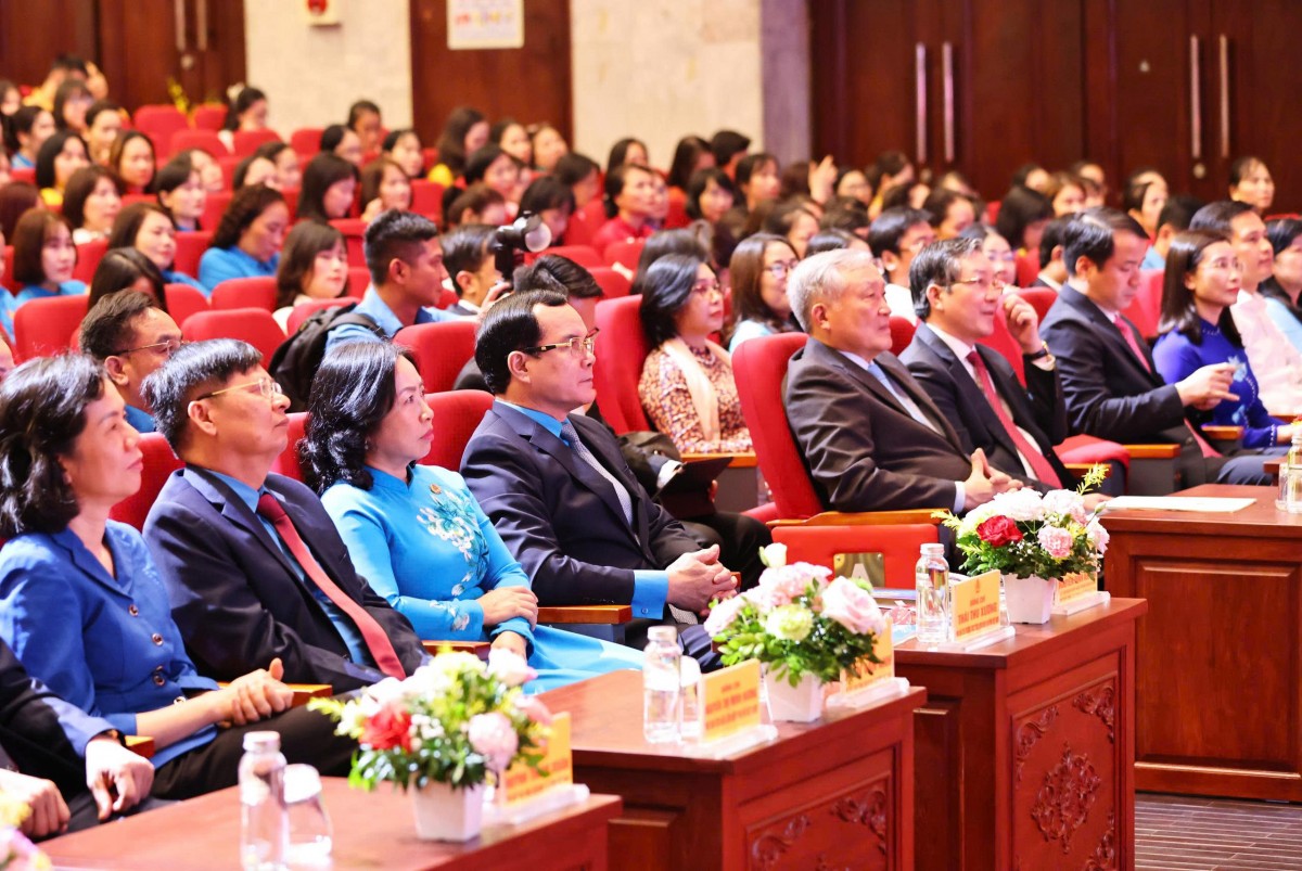 Tổng LĐLĐ Việt Nam tôn vinh 90 cá nhân, tập thể nữ năng động, sáng tạo, trách nhiệm