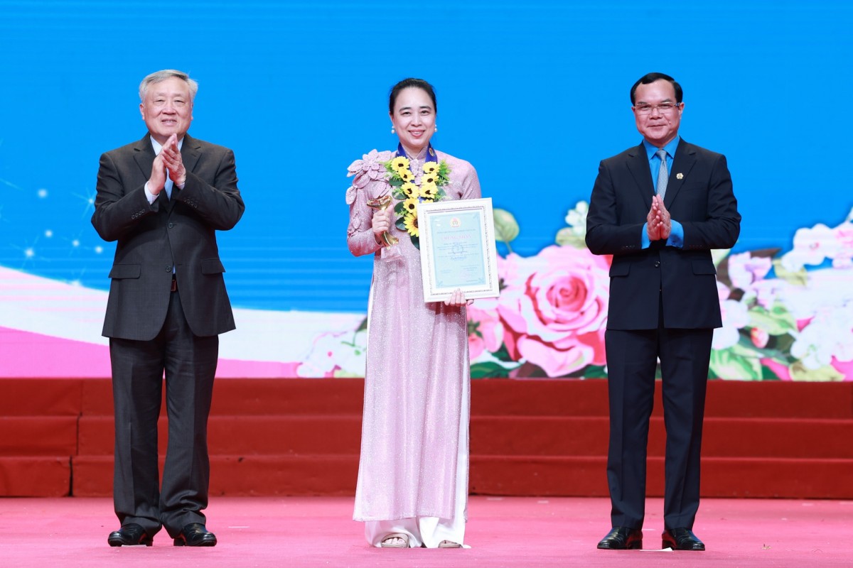 Tổng LĐLĐ Việt Nam tôn vinh 90 cá nhân, tập thể nữ năng động, sáng tạo, trách nhiệm