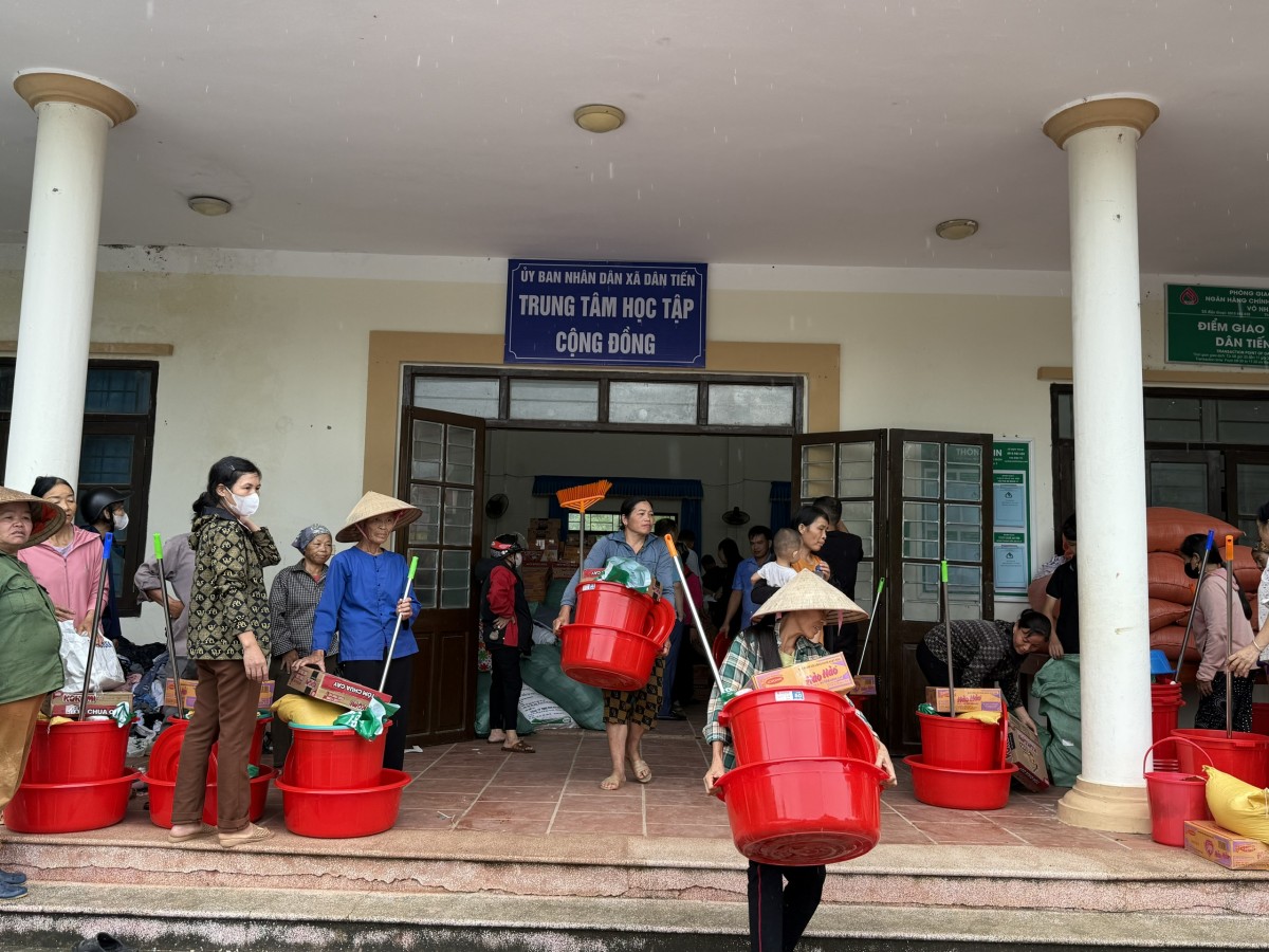 Chạy về vùng lũ Thái Nguyên