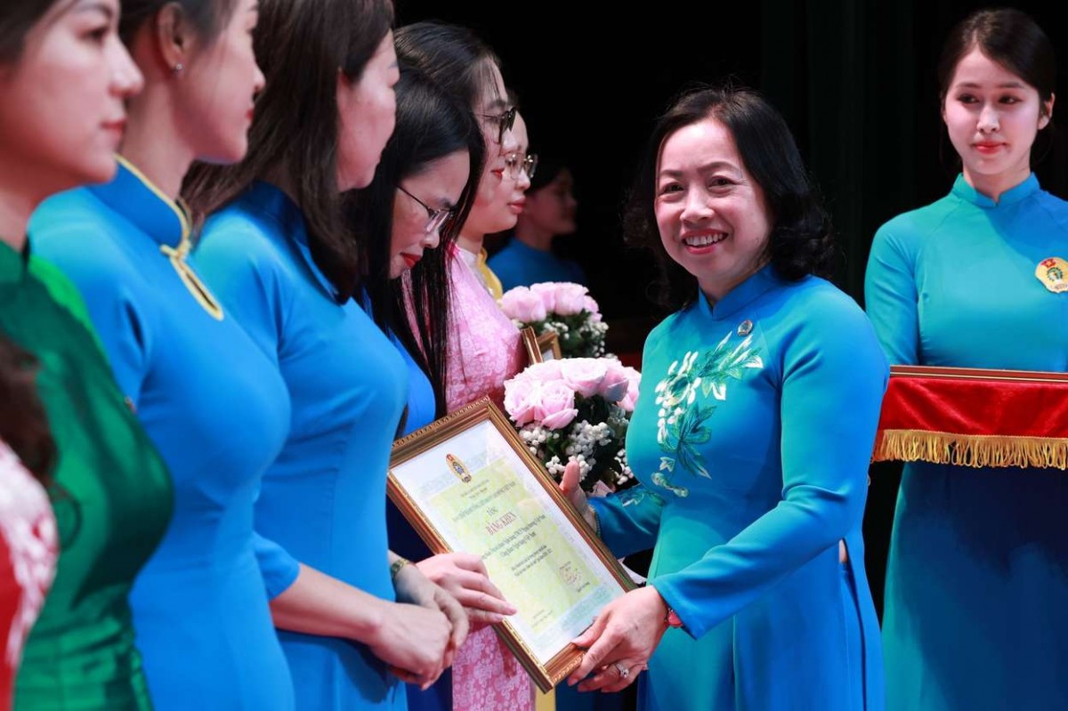 Tổng LĐLĐ Việt Nam tôn vinh 90 cá nhân, tập thể nữ năng động, sáng tạo, trách nhiệm