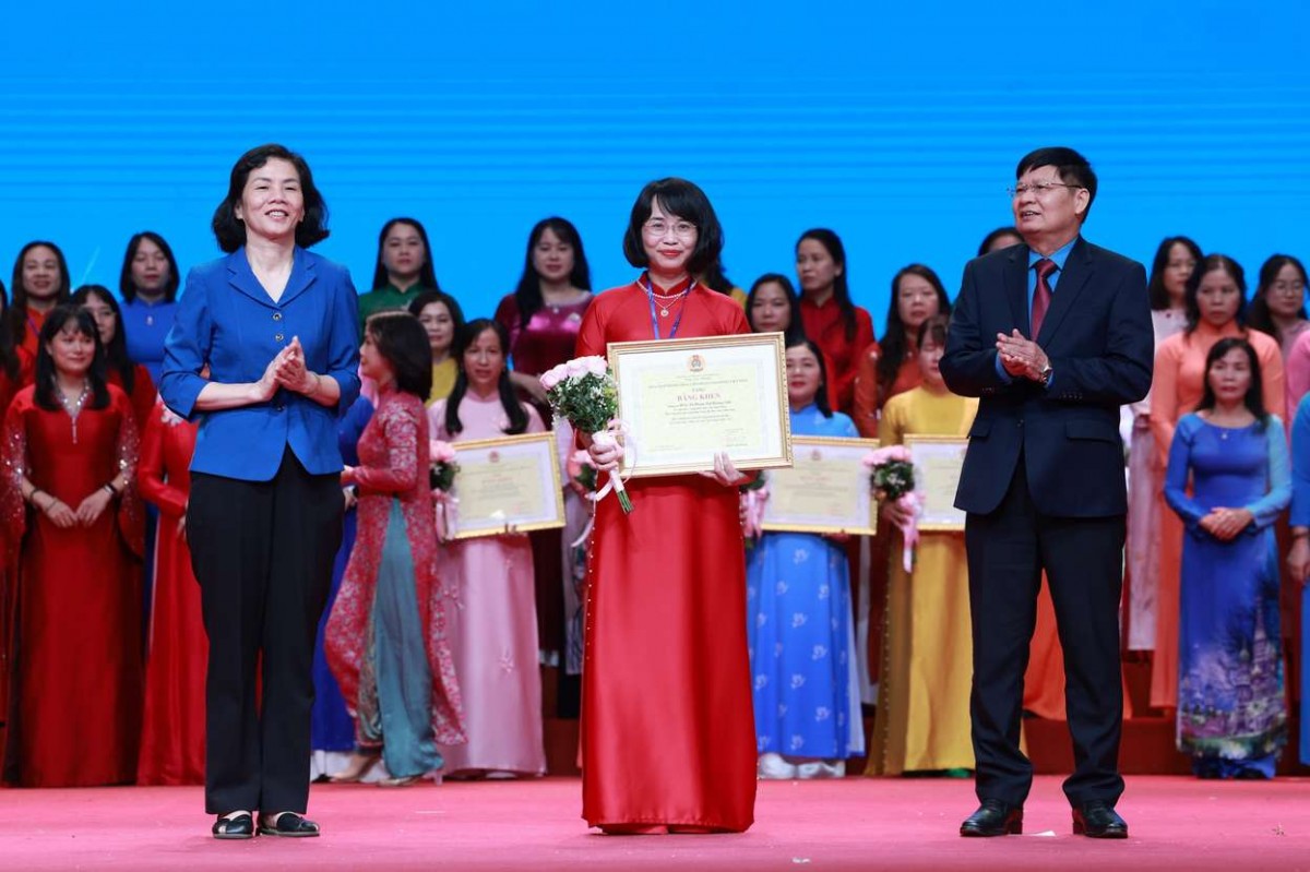 Tổng LĐLĐ Việt Nam tôn vinh 90 cá nhân, tập thể nữ năng động, sáng tạo, trách nhiệm