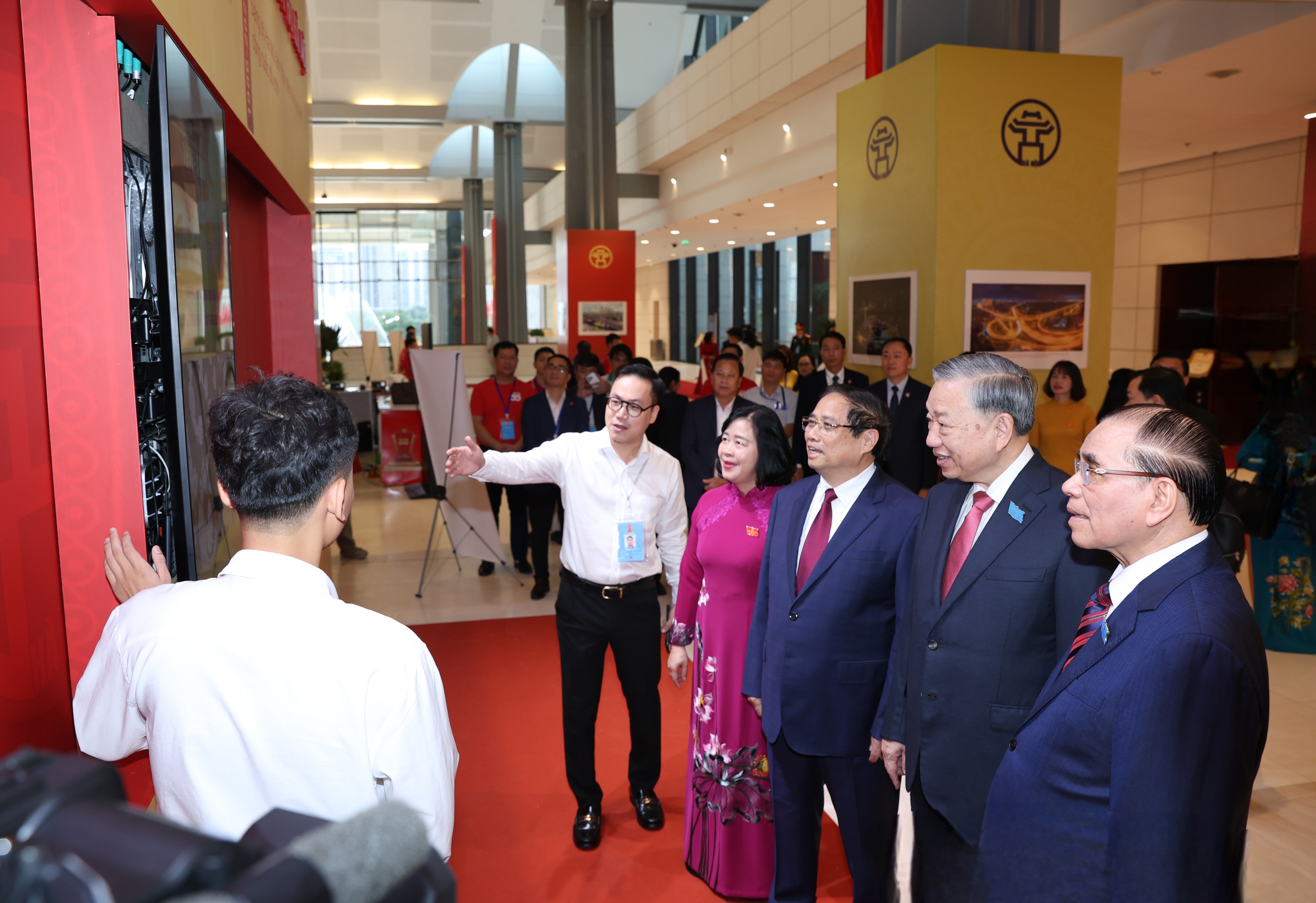 Tổng Bí thư Tô Lâm và các đồng chí lãnh đạo Đảng, Nhà nước dự Đại hội đại biểu Đảng bộ thành phố Hà Nội lần thứ XVIII