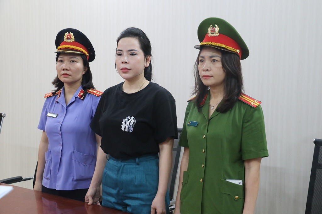 Khởi tố, bắt tạm giam nhóm giả danh bác sĩ khám bệnh miễn phí để bán thực phẩm chức năng Khởi tố, bắt tạm giam nhóm giả danh bác sĩ khám bệnh miễn phí để bán thực phẩm chức năng