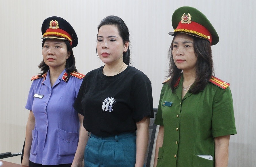 Khởi tố, bắt tạm giam nhóm giả danh bác sĩ khám bệnh miễn phí để bán thực phẩm chức năng