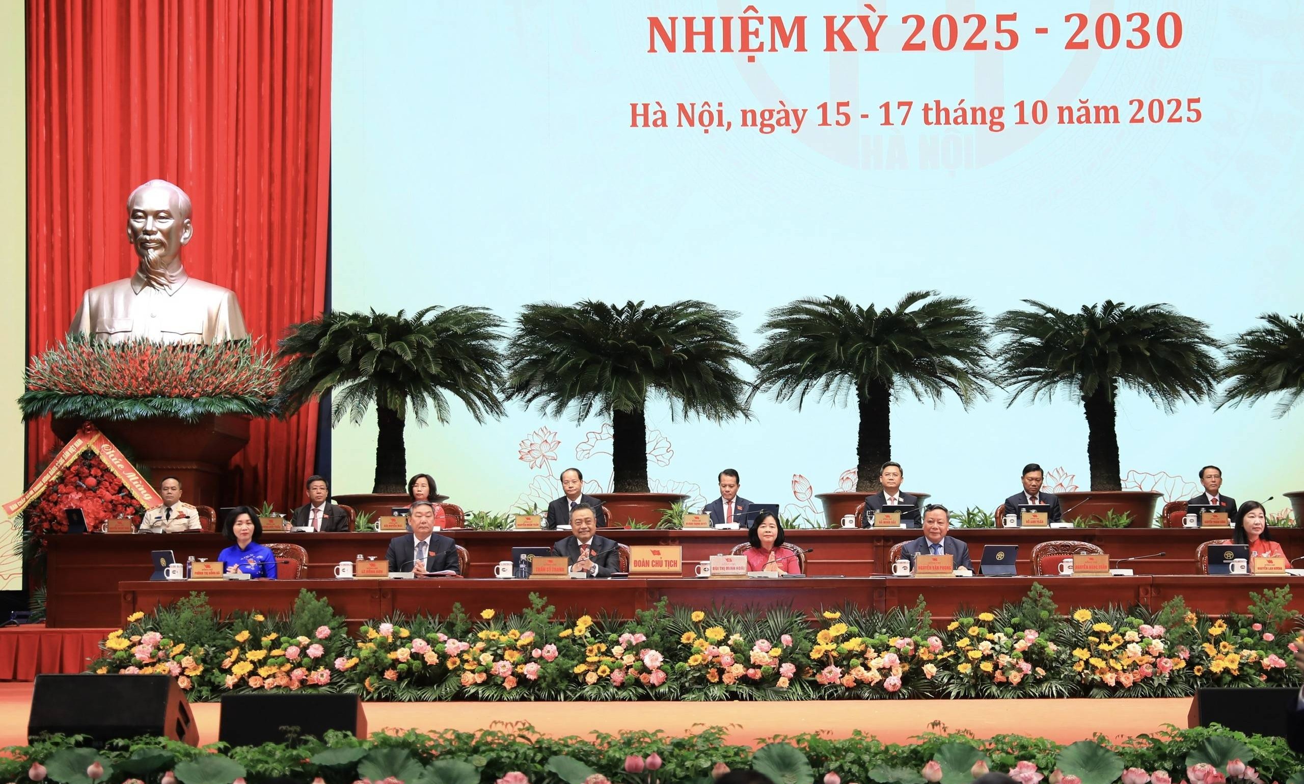 Kết quả ngày làm việc thứ nhất Đại hội đại biểu Đảng bộ thành phố Hà Nội lần thứ XVIII