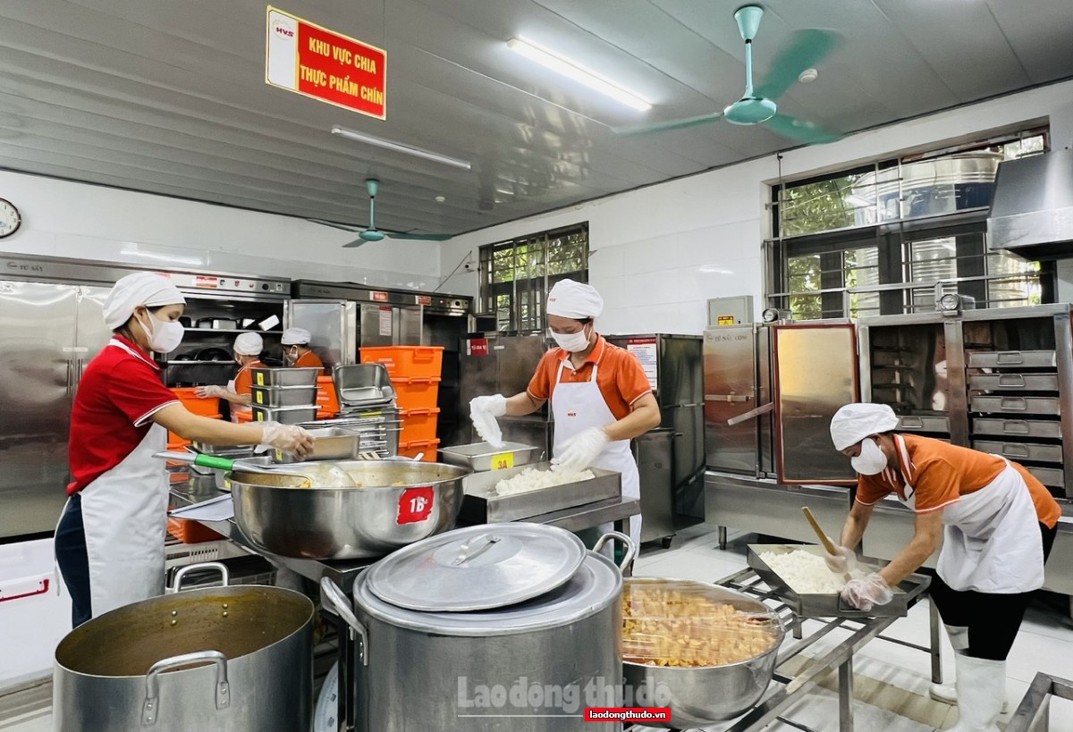 Giữ an toàn từ bếp ăn bán trú - câu chuyện ở phường Tây Hồ Giữ an toàn từ bếp ăn bán trú - câu chuyện ở phường Tây Hồ