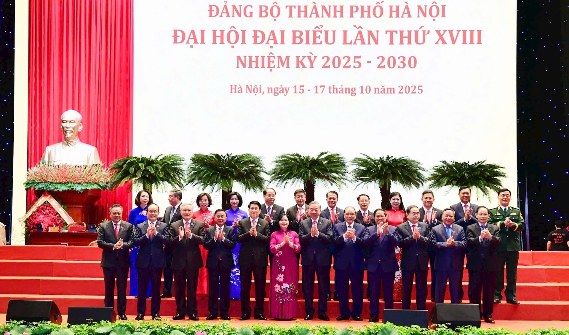 Đồng chí Bùi Thị Minh Hoài tiếp tục giữ chức Bí thư Thành ủy Hà Nội khóa XVIII