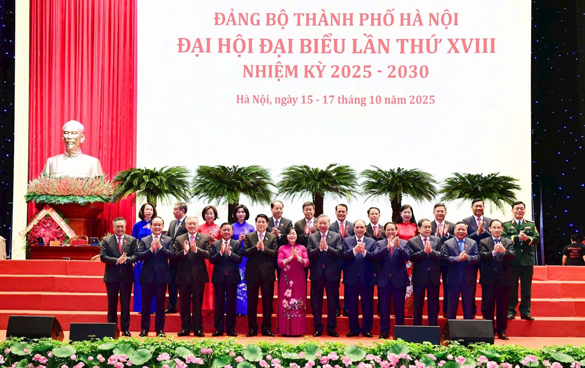 Đồng chí Bùi Thị Minh Hoài tiếp tục giữ chức Bí thư Thành ủy Hà Nội khóa XVIII