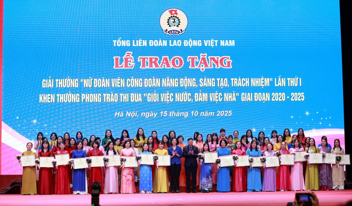 1 tập thể và 2 cá nhân của Hà Nội được biểu dương trong phong trào “Giỏi việc nước, đảm việc nhà” 1 tập thể và 2 cá nhân của Hà Nội được biểu dương trong phong trào “Giỏi việc nước, đảm việc nhà”