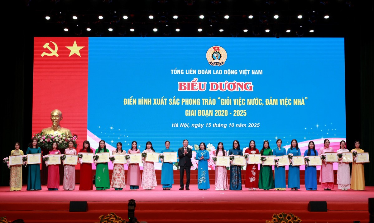 1 tập thể và 2 cá nhân của Hà Nội được biểu dương trong phong trào “Giỏi việc nước, đảm việc nhà” 1 tập thể và 2 cá nhân của Hà Nội được biểu dương trong phong trào “Giỏi việc nước, đảm việc nhà”