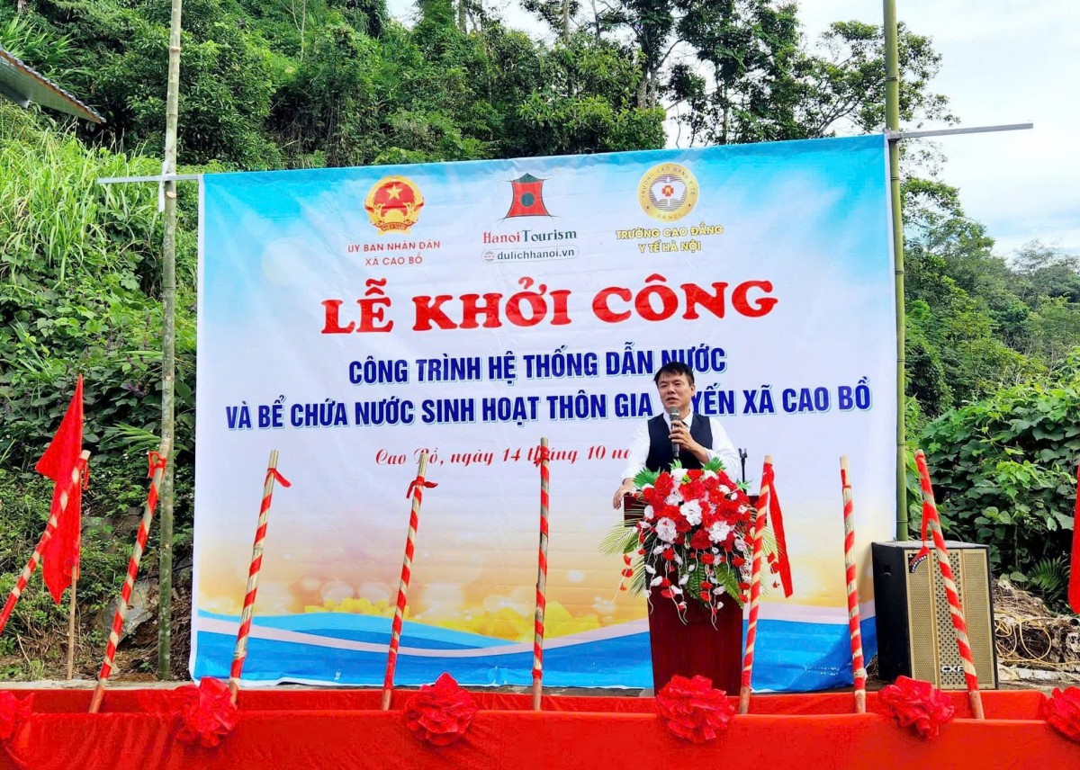 Trường Cao đẳng Y tế Hà Nội chia sẻ khó khăn với đồng bào vùng cao