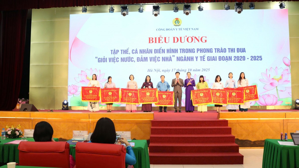 Tôn vinh nữ CNVCLĐ ngành Y tế: 9 tập thể, 115 cá nhân “Giỏi việc nước - Đảm việc nhà”