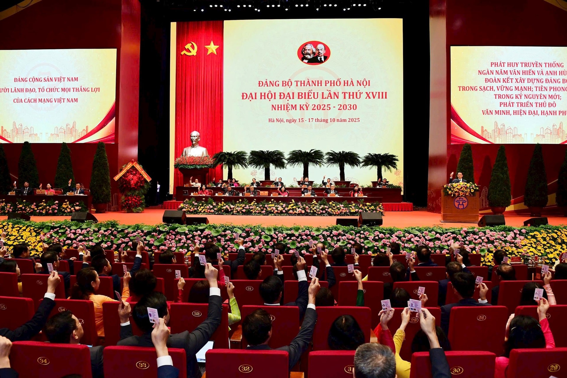 Đưa Hà Nội vươn tầm khu vực, trở thành biểu tượng của hòa bình, thịnh vượng, bản sắc