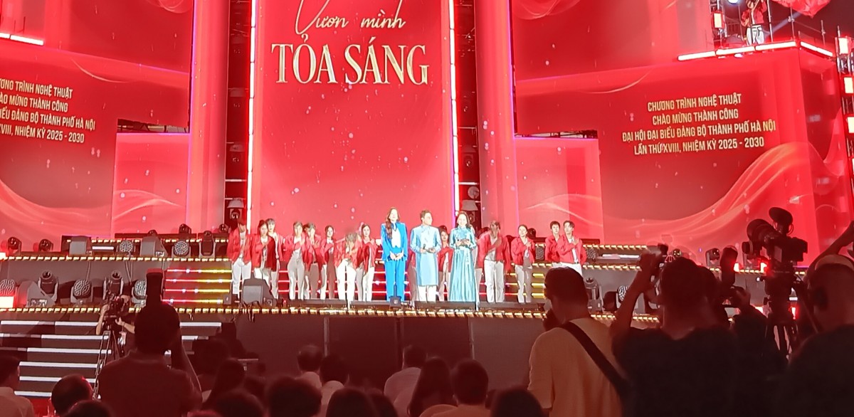 Chương trình nghệ thuật “Hà Nội - Khí phách ngàn năm - Vươn mình toả sáng”