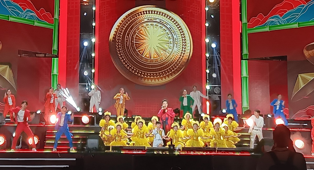 Chương trình nghệ thuật “Hà Nội - Khí phách ngàn năm - Vươn mình toả sáng”