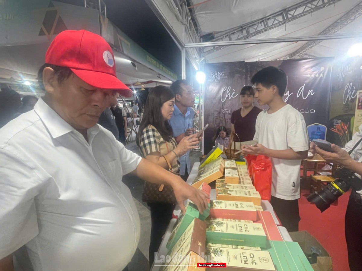 Hà Nội: Khai mạc Triển lãm quảng bá sản phẩm OCOP, làng nghề xã Thạch Thất