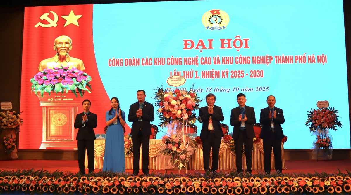 Dấu mốc quan trọng trong chặng đường phát triển mới Dấu mốc quan trọng trong chặng đường phát triển mới