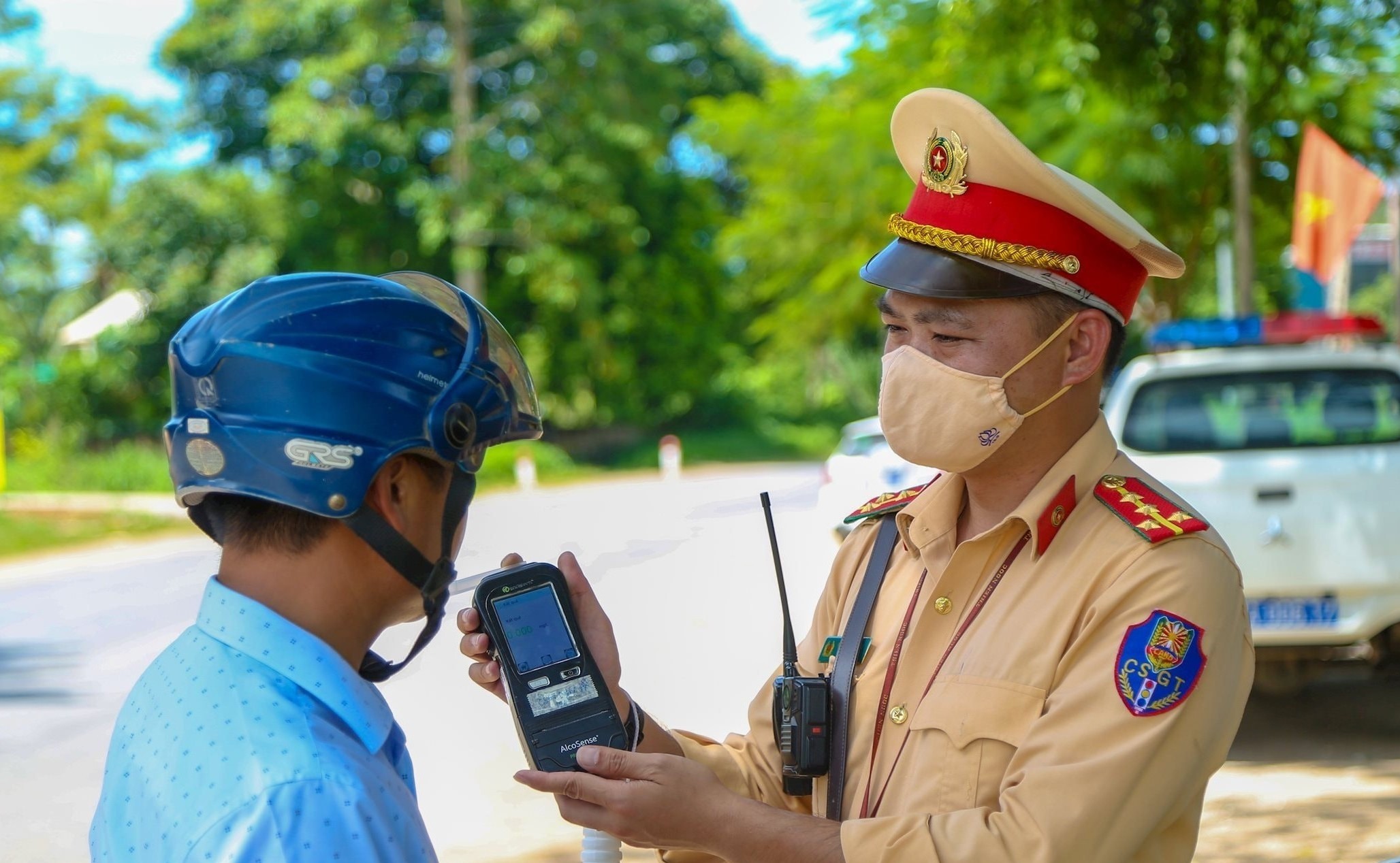 Nghệ An ra quân đồng loạt kiểm tra nồng độ cồn trên toàn tỉnh