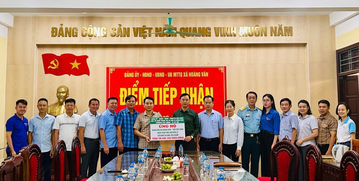 Phường Phú Lương: Trao 500 triệu đồng hỗ trợ người dân khắc phụ hậu quả bão lũ ở Bắc Ninh và Thái Nguyên