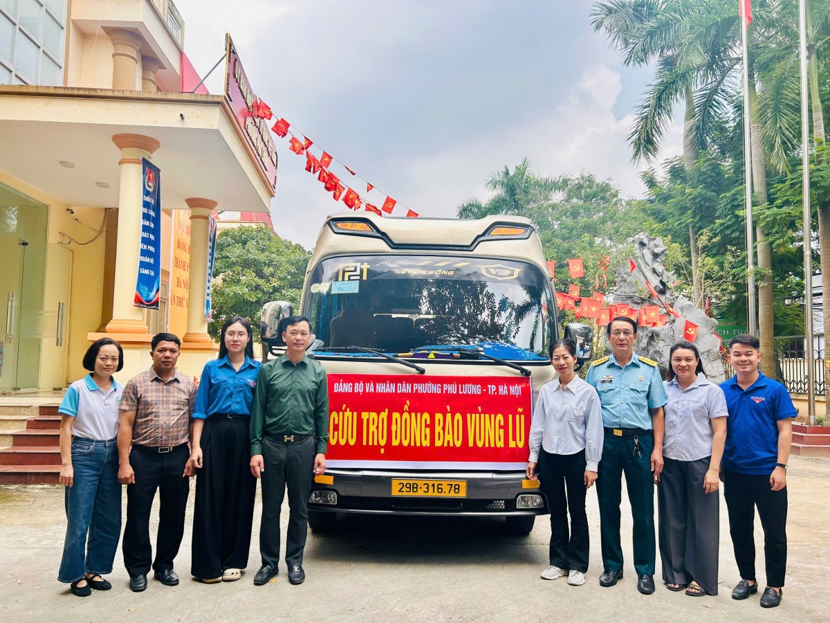 Phường Phú Lương: Trao 500 triệu đồng hỗ trợ người dân khắc phụ hậu quả bão lũ ở Bắc Ninh và Thái Nguyên