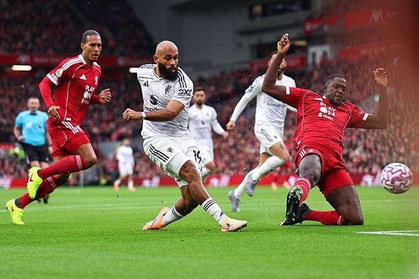 Maguire tỏa sáng, Man Utd quật ngã Liverpool ngay tại Anfield